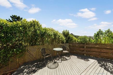 Photo of property in 15 Dunmail Way, Newlands, Wellington, 6037