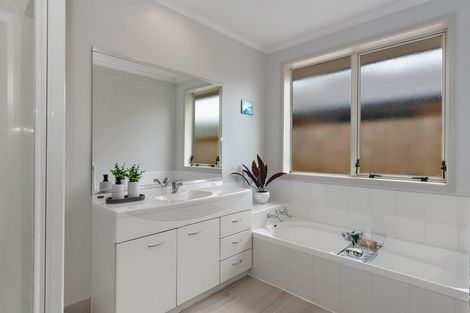 Photo of property in 15 Earlswood Avenue, Hamilton East, Hamilton, 3216