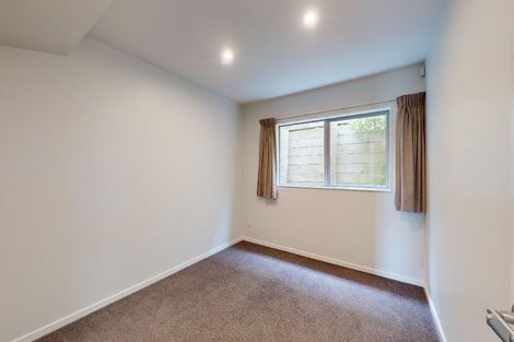 Photo of property in 352 Queens Drive, Lyall Bay, Wellington, 6022