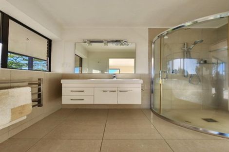 Photo of property in 118b Wairau Road, Oakura, 4314