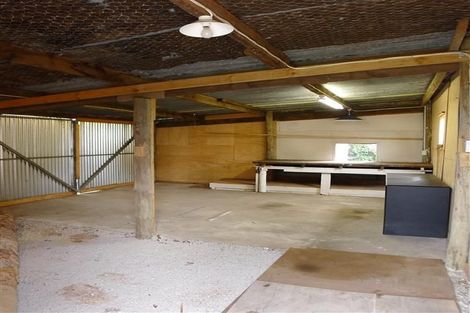Photo of property in 225 Hanham Road, Kumeu, 0891