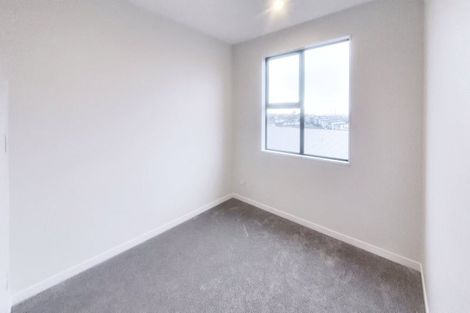 Photo of property in 10 Heketara Way, Massey, Auckland, 0614