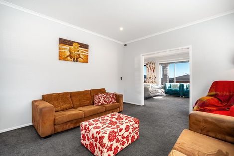 Photo of property in 3 Okataina Way, Aotea, Porirua, 5024