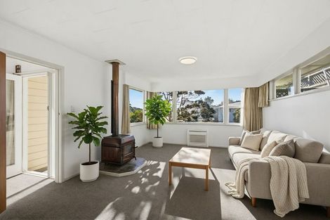Photo of property in 31 Link Road, Newlands, Wellington, 6037