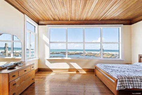 Photo of property in 346 The Esplanade, Island Bay, Wellington, 6023