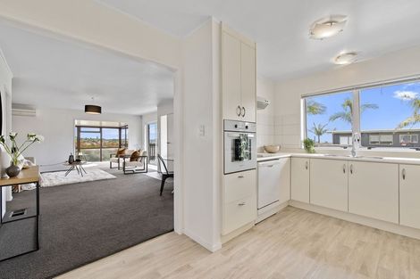 Photo of property in 1/41 Shanaway Rise, Hillcrest, Auckland, 0627