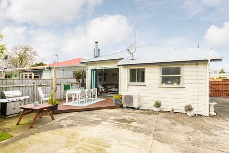 Photo of property in 25 Edgeware Road, Palmerston North, 4410