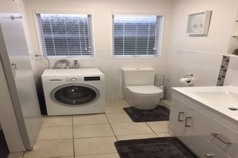 Photo of property in 2 Mcmahon Way, Paparangi, Wellington, 6037