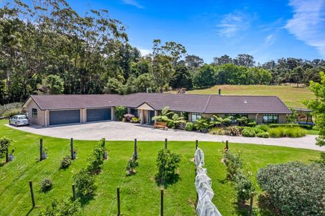 Photo of property in 100 Kauri Crescent, Waimauku, Kumeu, 0891