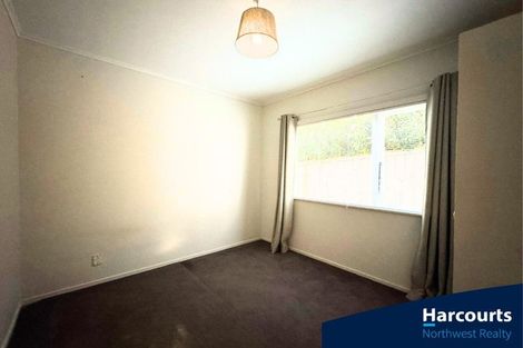 Photo of property in 1a Truscott Place, West Harbour, Auckland, 0618