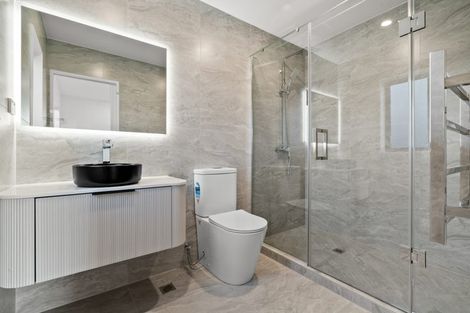 Photo of property in 2/32 Tapuwae Way, Mangere Bridge, 2022