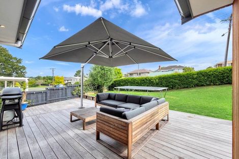 Photo of property in 9 Wharf Road, Te Atatu Peninsula, Auckland, 0610
