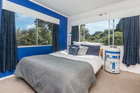 Photo of property in 33 Omega Street, Newlands, Wellington, 6037