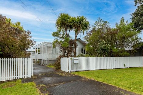 Photo of property in 73 Gloria Avenue, Te Atatu Peninsula, Auckland, 0610