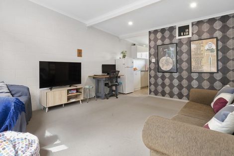 Photo of property in 22 Kingswood Road, Brookfield, Tauranga, 3110