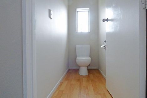 Photo of property in 8 Woodside Road, Massey, Auckland, 0614