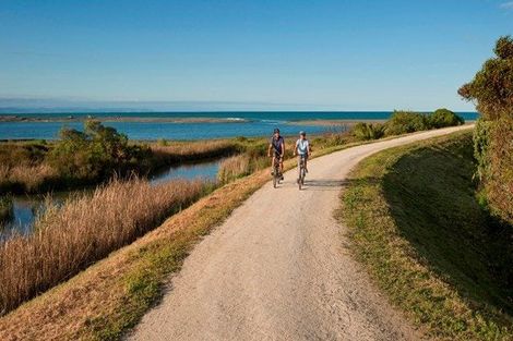 Photo of property in 12 Memorial Park Avenue, Haumoana, 4102