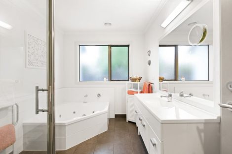 Photo of property in 7 Saint James Drive, Huntington, Hamilton, 3210