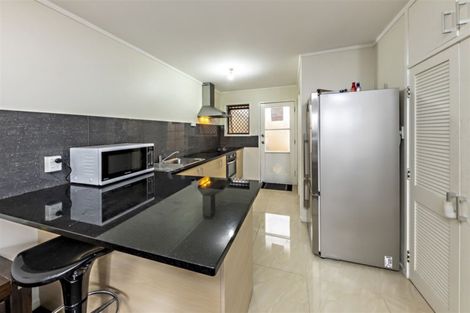 Photo of property in 2/76 Kenderdine Road, Papatoetoe, Auckland, 2025