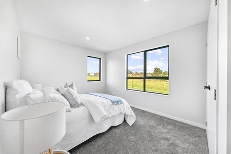 Photo of property in 63 Mcindoe Road, Kumeu, 0810