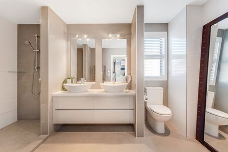 Photo of property in 8a The Parade, Bucklands Beach, Auckland, 2012