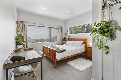 Photo of property in 58a Kahu Road, Paremata, Porirua, 5024