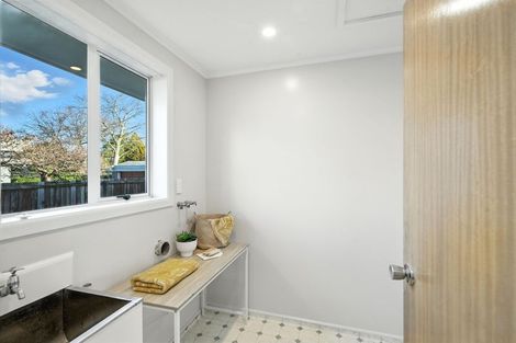 Photo of property in 1 Glenavon Place, Ilam, Christchurch, 8041