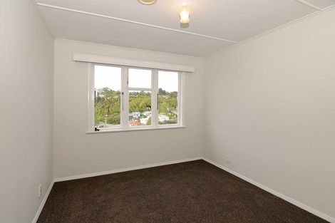 Photo of property in 141 Ruskin Road, Newlands, Wellington, 6037