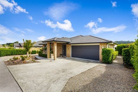 Photo of property in 44c Gilbransen Road, Kumeu, 0810