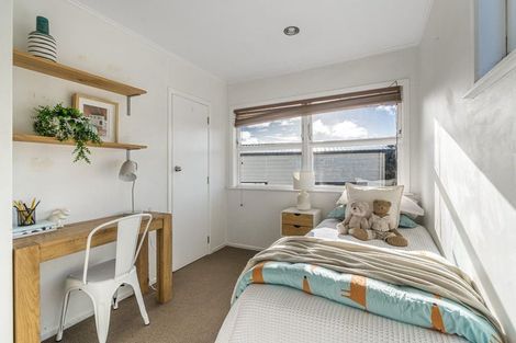 Photo of property in 115 Stanley Road, Glenfield, Auckland, 0629