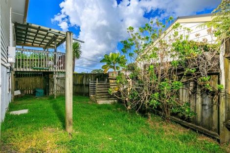 Photo of property in 962 East Coast Road, Northcross, Auckland, 0632