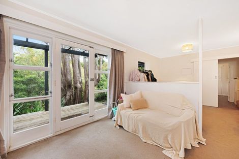 Photo of property in 10 Kereru Bend, Tawa, Wellington, 5028