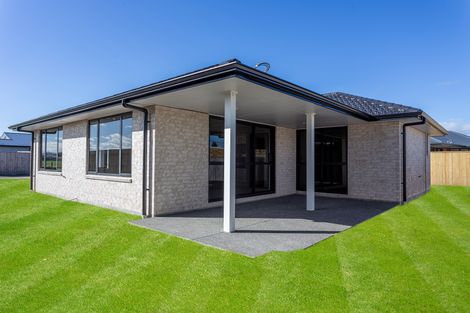 Photo of property in 1 Devon Lane, Carterton, 5713
