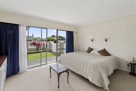 Photo of property in 28 Oriwa Street, Waikanae, 5036