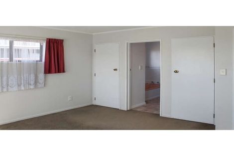 Photo of property in 37 Peppertree Glade, Kelvin Grove, Palmerston North, 4414