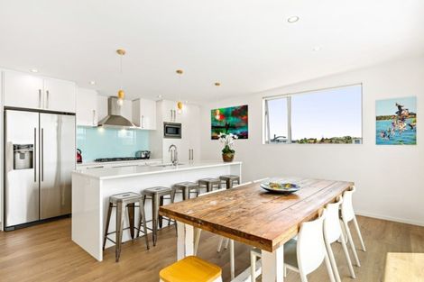 Photo of property in 10 Te Mauri Place, Omaha, 0986