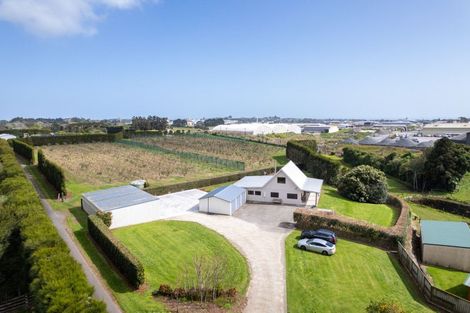 Photo of property in 2 Arthur Road, Paraite, New Plymouth, 4373