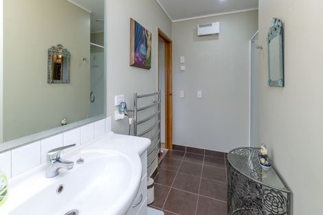 Photo of property in 1 Manu Grove, Waikanae, 5036