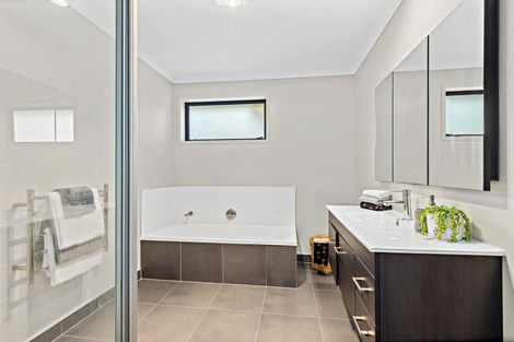 Photo of property in 177 Sandspit Road, Shelly Park, Auckland, 2014