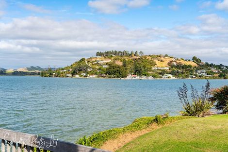 Photo of property in 1 Rigby Street, Whakapirau, 0583