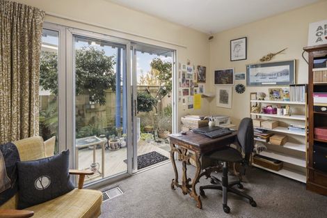 Photo of property in 140a Queens Drive, Lyall Bay, Wellington, 6022