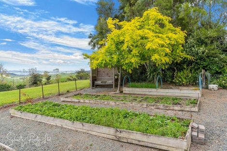 Photo of property in 17 Oparakau Road, Matakohe, 0594