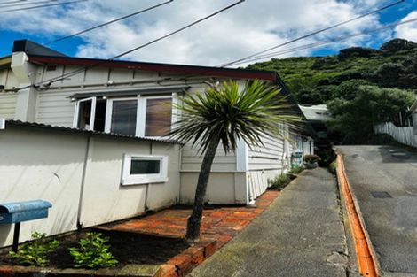 Photo of property in 180 Sutherland Road, Lyall Bay, Wellington, 6022