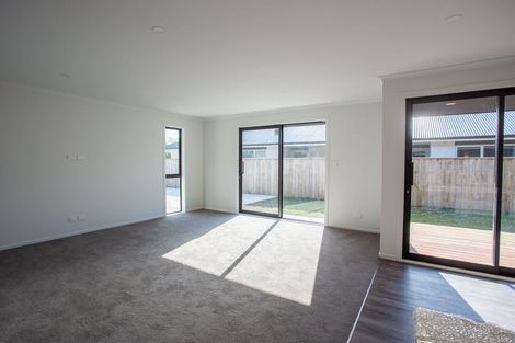 Photo of property in 5 Van Baarle Close, Carterton, 5713