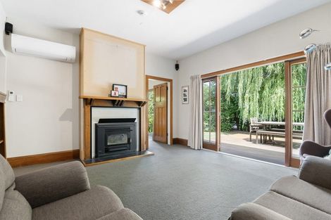Photo of property in 6 Sandwich Road, Beckenham, Christchurch, 8023