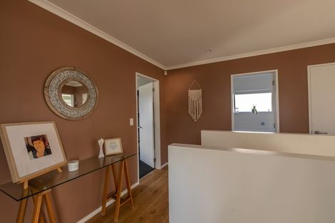 Photo of property in 120 Amesbury Drive, Churton Park, Wellington, 6037