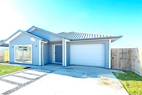 Photo of property in 21 Tuuhura Road, Pukekohe, 2120