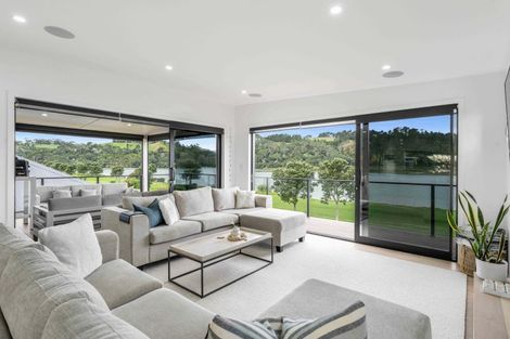 Photo of property in 18 Admiral Drive, Cooks Beach, Whitianga, 3591