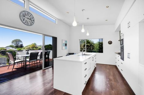 Photo of property in 82 Awanui Street, Merrilands, New Plymouth, 4312