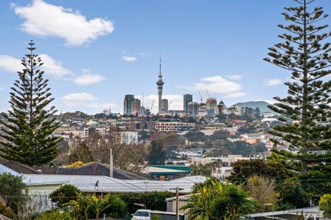 Photo of property in 128 Titirangi Road, New Lynn, Auckland, 0600